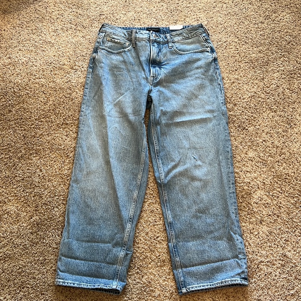 Free Assembly The 90’s Relaxed light wash jeans - Picture 5 of 9